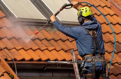 Démoussage et hydrofuge de toiture à Lodes